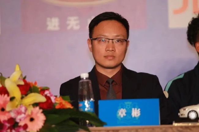近日，在威尼斯电影节，德·帕尔玛在接受采访时谈及了自己的这部影片。