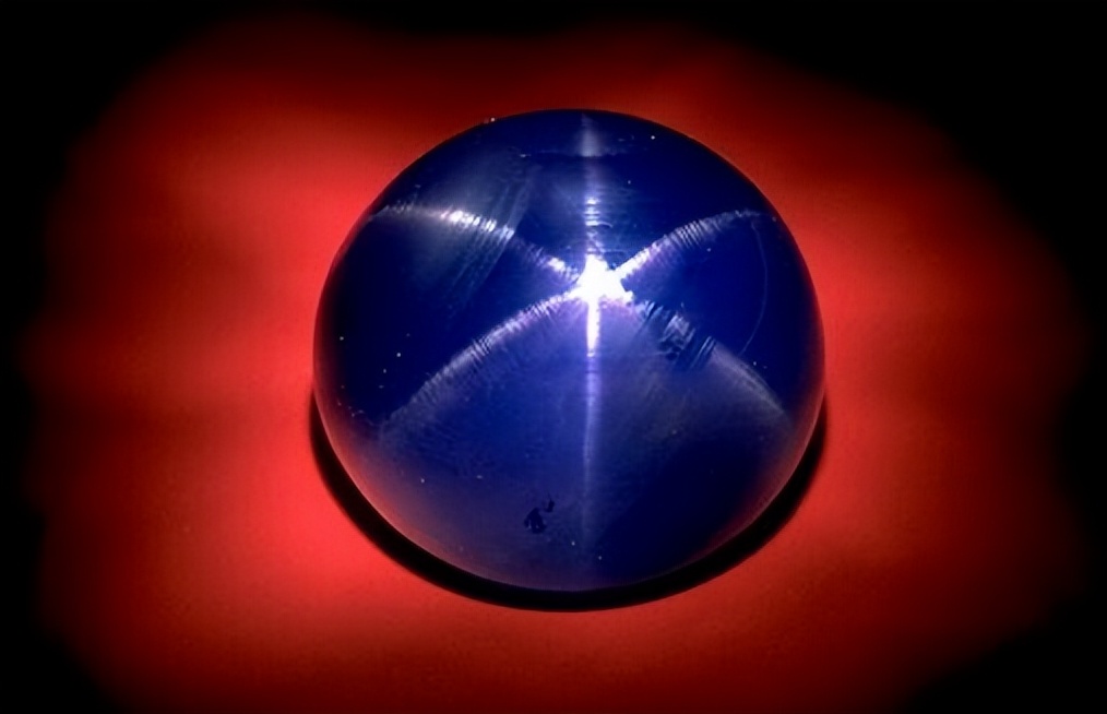 September birthstone – the sapphire that will make your eyes shine