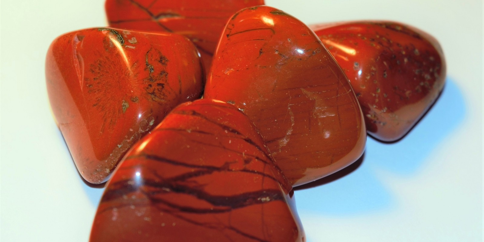 Red jasper stone – properties, virtues & benefits